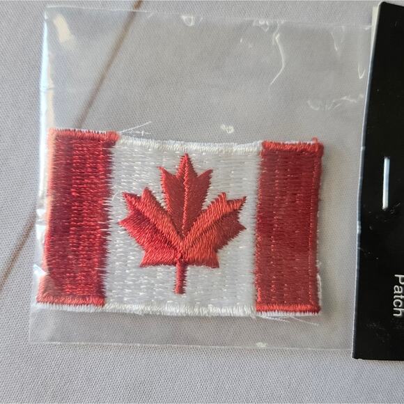 VTG Deadstock NIP Canada Patches (2) - Canadian Flag & Maple Leaf - Picture 3 of 6